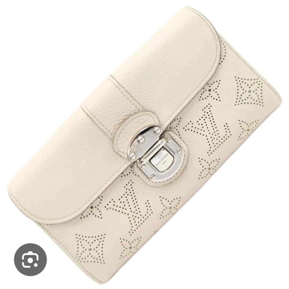 $475EMT Louis Vuitton Mahina Ameilia Wallet